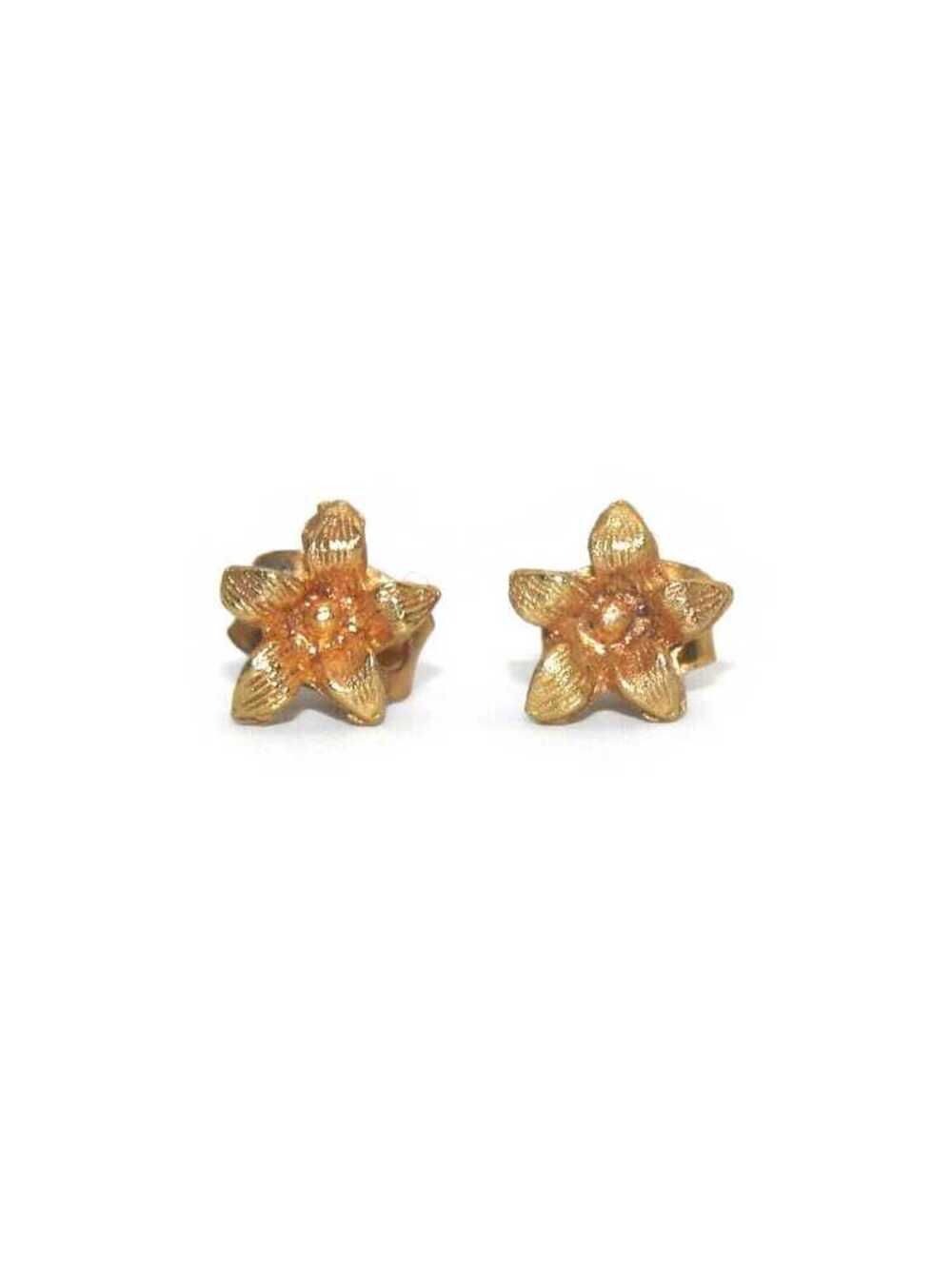 Small Vintage Gold Tone Flower Stud Earrings with Post Backs for Pierced Ears.